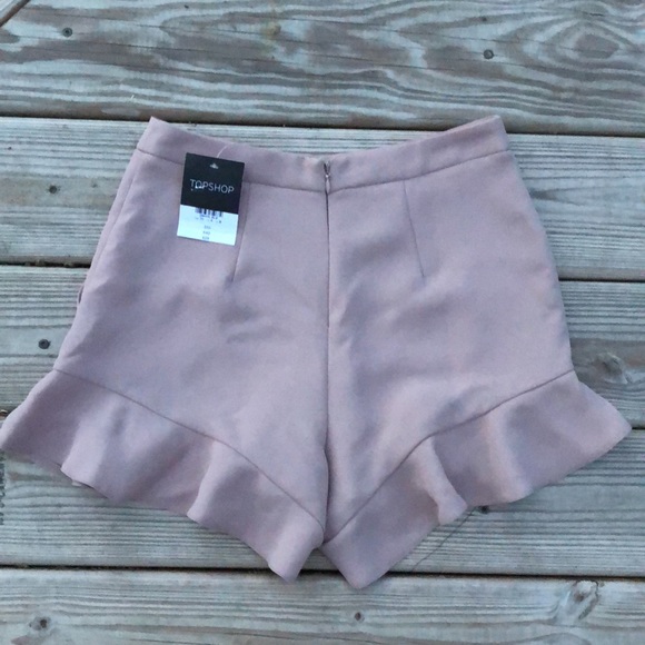 NWT! - TOPSHOP Ruffle Hem Shorts - Picture 5 of 8